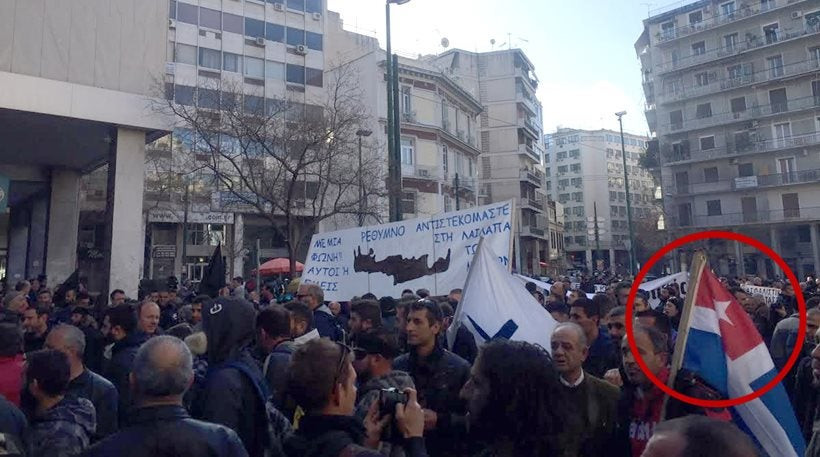 Προβοκάτσια: Ύψωσαν την σημαία της «ανεξάρτητης» Κρήτης στην Αθήνα